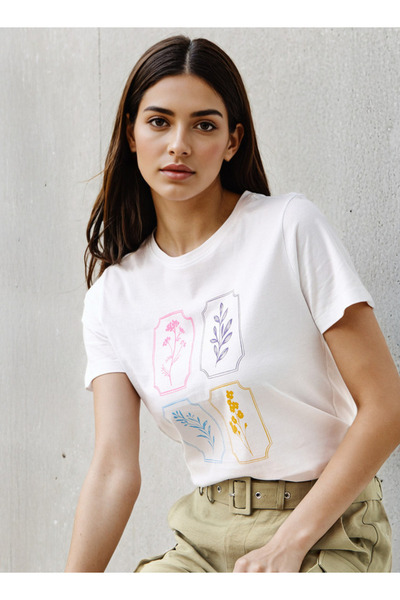 FAV تي شيرت مطبوع عليه رسم فني مع رقبة دائرية