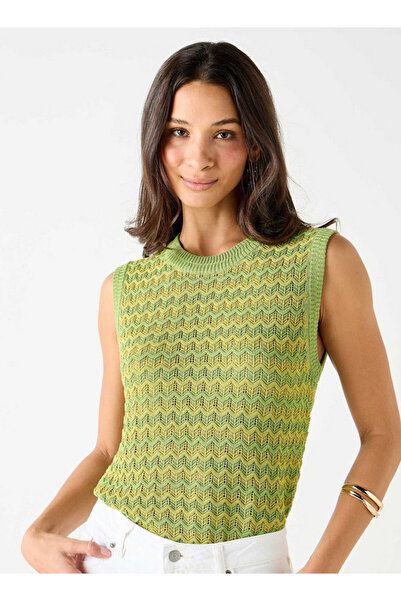 Iconic بلوزة بدون أكمام ذات نسيج محكم ورقبة دائرية