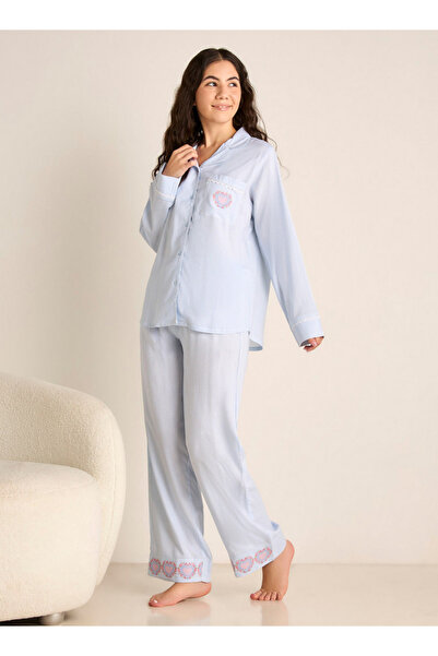 FAV طقم قميص مخطط بياقة معسكر وبيجامة مطاطية