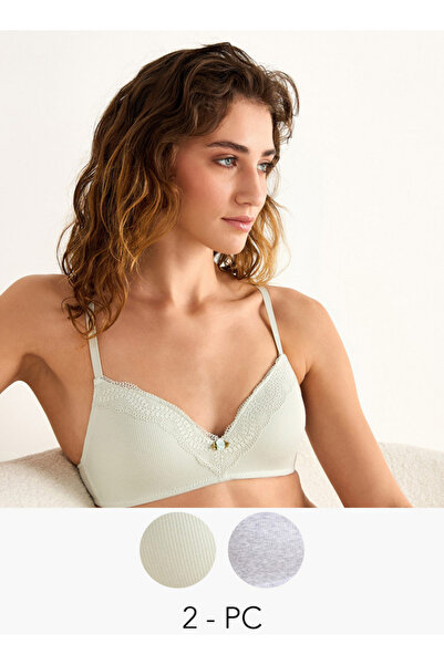 FAV مجموعة من قطعتين - حمالة صدر مضلعة بتفاصيل دانتيل مع إغلاق بخطاف وعين