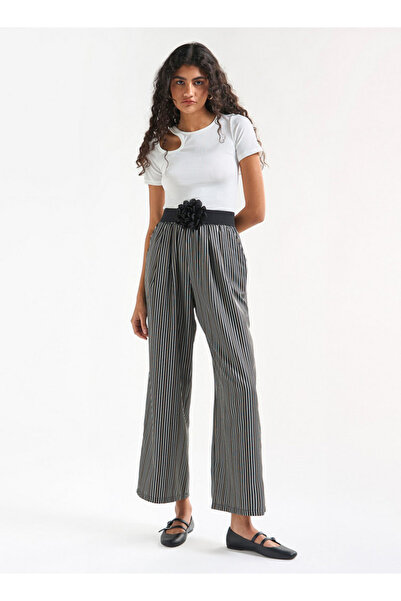 FAV Ribbed Crew Neck Top with Cutout Detail and Short Sleeves