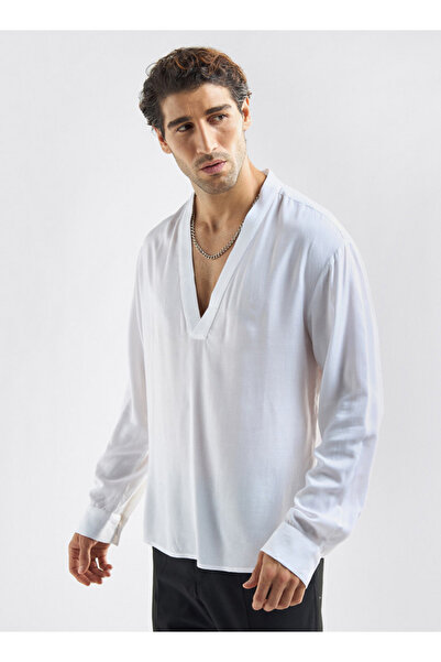 FAV Relaxed Fit Shirt with V-neck and Long Sleeves
