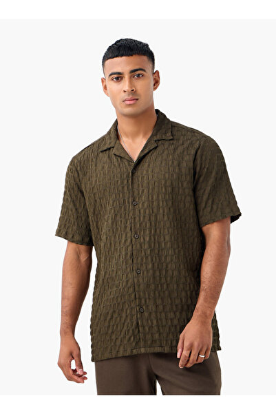 FAV قميص دوبي بقصّة عادية وياقة معسكر وأكمام قصيرة