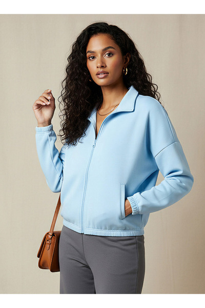 FAV سويت شيرت بقصّة عادية مع جيوب