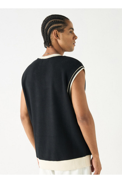 Starter Slogan Applique V-neck Sleeveless T-shirt