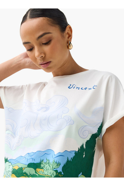 SP Characters تي شيرت قصير بطبعة فينسنت وأكمام ممتدة