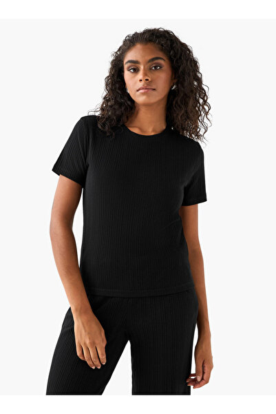 FAV تي شيرت مضلع برقبة دائرية