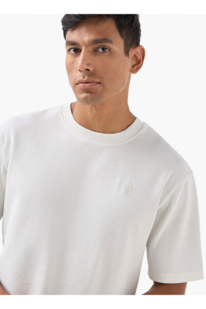 SP Characters تي شيرت برقبة دائرية مطرز بشعار الإمبراطور