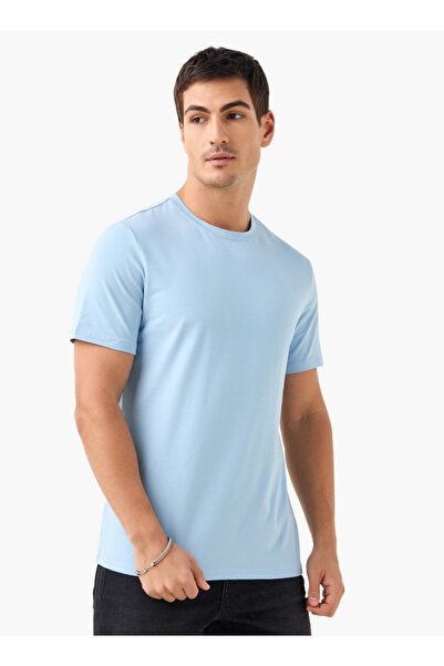 FAV تي شيرت برقبة دائرية وأكمام قصيرة