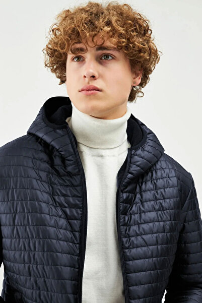 QAWWA Férfi sötétkék víz- és szélálló, zselés szálakkal steppelt sportkabát zsebekkel