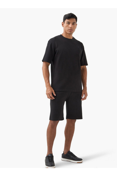 Emperor Logo Shorts with Pockets and Drawstring Closure