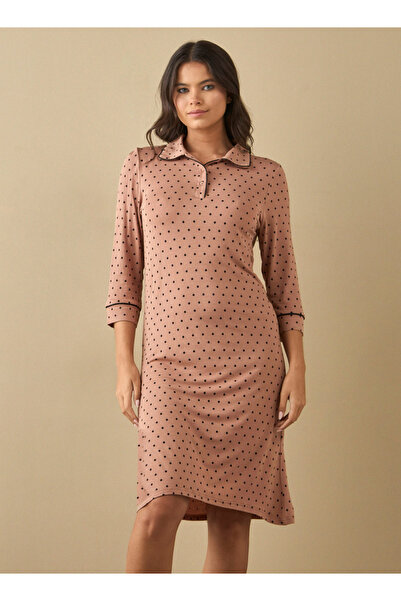 FAV قميص نوم بياقة مطبوعة بنقاط البولكا وأكمام 3/4