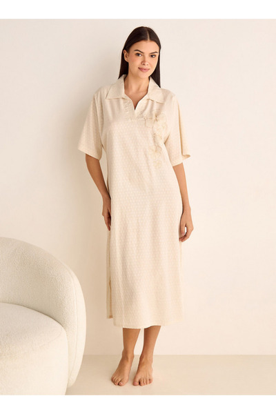 FAV قميص نوم دوبي مطرز بالزهور مع ياقة وأكمام قصيرة