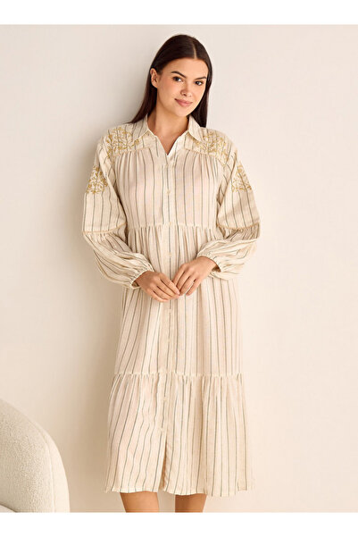 FAV قميص نوم مخطط ومطرز بالزهور بأكمام طويلة وياقة