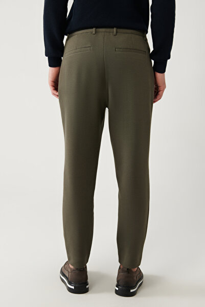 Avva Khakifarbene, diagonal gemusterte, gestrickte Chino-Hose für Herren A32y3061