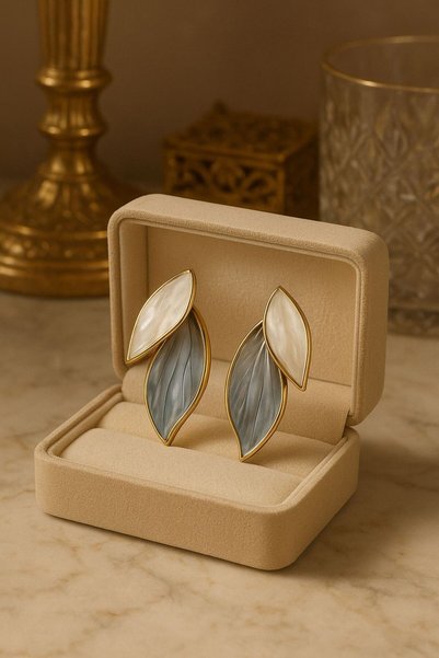 BYFASHION Double Color Textured Enamel Leaf Design Earrings Silver