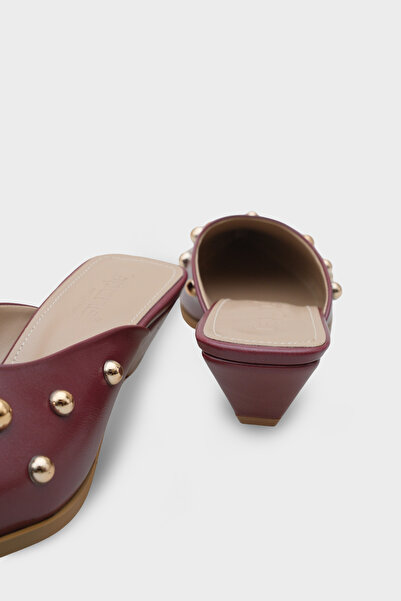 Capone Outfitters Meredith Pointed Toe Closed Toe Women's Slippers with Metal Accessories