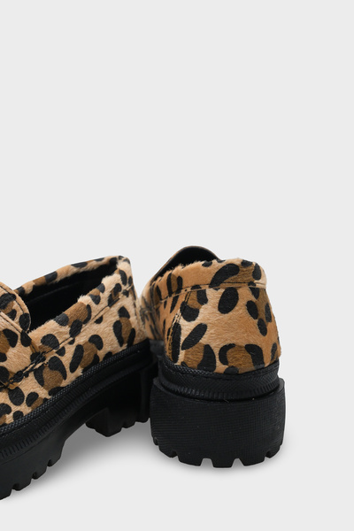 Capone Outfitters Fania ovális orrú, trak talpú lakkbőr női loafer