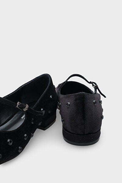 Capone Outfitters Shayla Blunt Toe Studded Buckle Women's Ballerinas