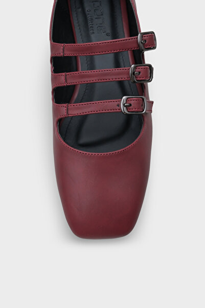 Capone Outfitters Marcelle Blunt Toe Three Buckle Strap Women's Ballerinas