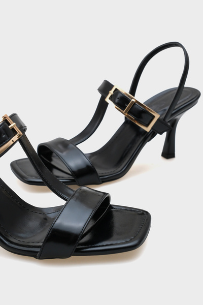 Capone Outfitters Thia Mid Heeled Single Strap Metal Buckle Women's Sandals