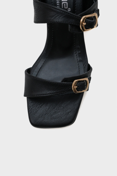 Capone Outfitters Clair Blunt Toe Medium Heeled Double Strap Women's Sandals