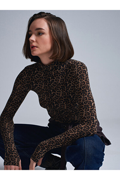 Dilvin 32321 Leopard Print Turtleneck Top-Brown