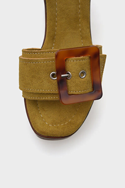 Capone Outfitters Marit Platform Leopard Buckle Women's Sandals