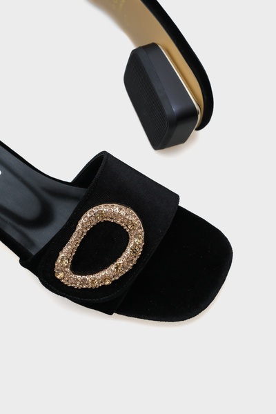 Capone Outfitters Dámské pantofle na krátkém podpatku Malva s kulatou tupou špičkou a kamennou přezkou