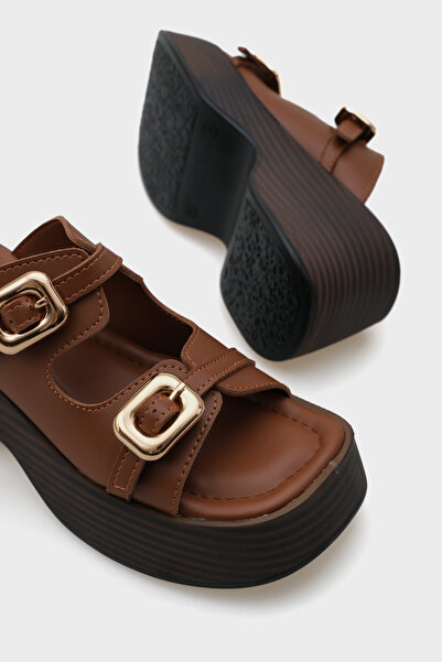 Capone Outfitters Dámské pantofle Masha na klínovém podpatku s dvojitou přezkou