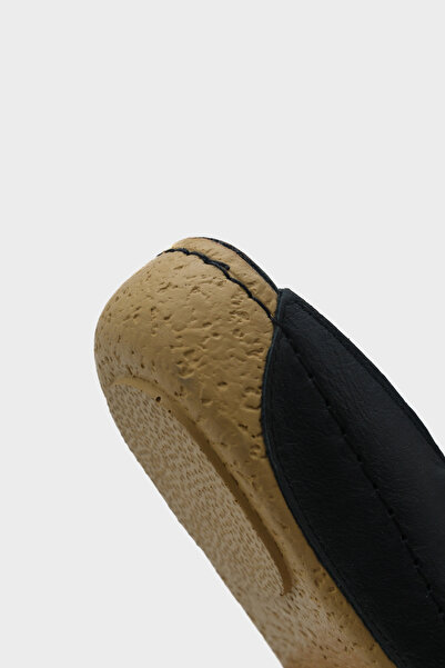 Capone Outfitters Nissa Cross Banded Leather Comfort Anatomical Women's Slippers