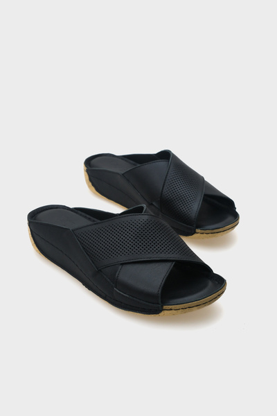 Capone Outfitters Nissa Cross Banded Leather Comfort Anatomical Women's Slippers