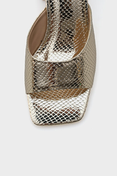 Capone Outfitters Γυναικείες παντόφλες με μεσαίο τακούνι Blunt Toe