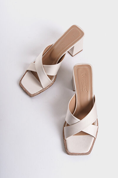 Capone Outfitters Γυναικείες παντόφλες Misty Cross Banded Stone με μεσαίο τακούνι