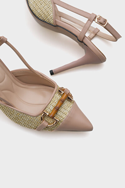 Capone Outfitters Wooden Buckle Straw Stiletto