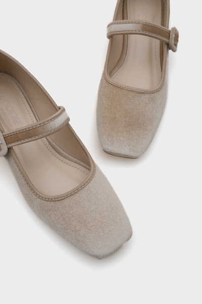Capone Outfitters Women's Beige Buckle Detailed Velvet Ballerinas