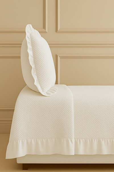 POMELO HOME Jakarlı Fırfırlı Çift Kişilik Yatak Örtüsü Takımı - Beyaz Zarif Dokulu