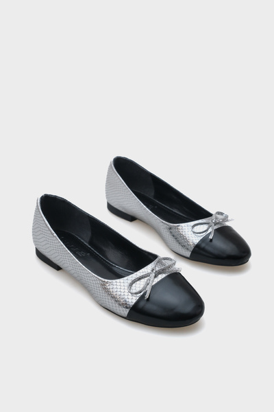 Capone Outfitters حذاء باليرينا نسائي من قطعتين بمقدمة مستديرة