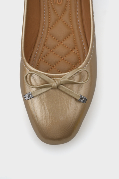 Capone Outfitters Zlaté dámské baleríny Hana Trend s vrásčitým vzorem