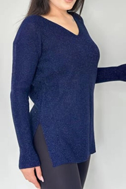 Bİ.GİYSEN Women's navy blue v-neck lycra blouse with glitter exterior and soft, fine knit interior.