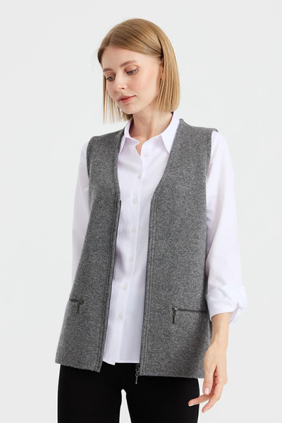 Desen 21003 Модель трикотажний жилет - з металевими кишенями та блискавкою