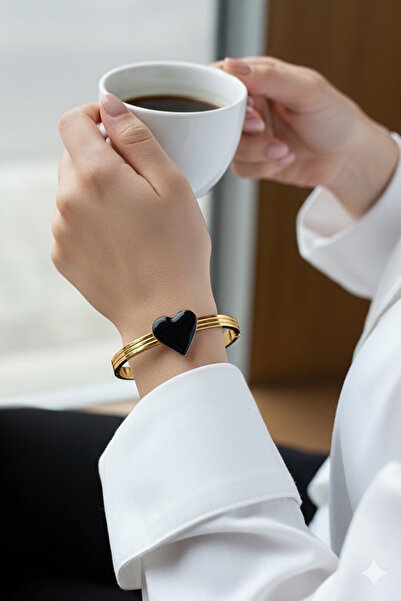 CAŞ DEKORASYON Gold Color Heart Figured Steel Handcuff Bracelet