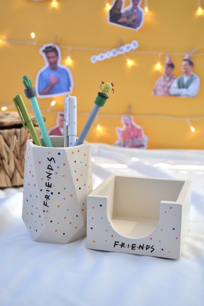 Bi' Dolu Dükkan مجموعة مكتب الأصدقاء المزدوجة| منظم سطح المكتب