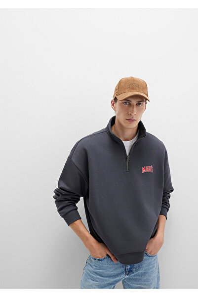 Mavi Anthrazitfarbenes Sweatshirt mit halbem Reißverschluss und Logo-Print 0S10208-80106