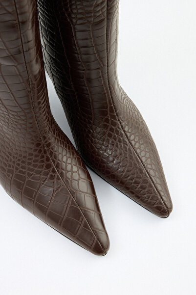 LUTVELIZADE Μπότες 2312 - Γυναικείες μπότες με μυτερή μύτη με λεπτομέρεια ραφής στο μπροστινό μέρος, πικρό καφέ Croc