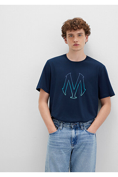 Mavi Μπλουζάκι με τυπωμένο λογότυπο Navy Blue κανονική εφαρμογή / κανονική κοπή 0610635-70490