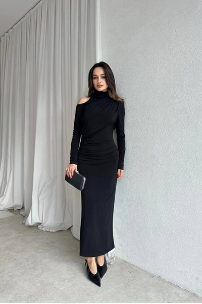 Love Fab فستان طويل بياقة شال منخفضة على الكتف مع تجعيدات