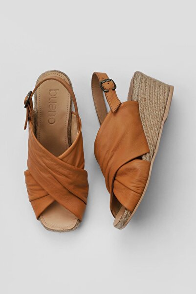 Bueno Shoes Ταν δερμάτινα γυναικεία πέδιλα με τακούνι 01ws10300