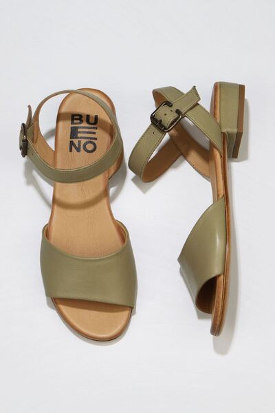 Bueno Shoes صندل مسطح نسائي من الجلد الكاكي 01wu3101