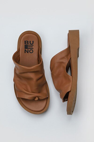 Bueno Shoes Tan Dark Leather Women's Flip Flops 01Wy2910